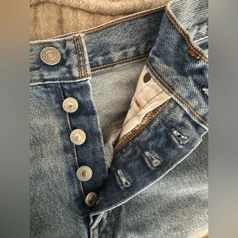 Levi’s 501 Skinny Jeans Women’s Size W24 L28 Light Blue Distressed Button Fly